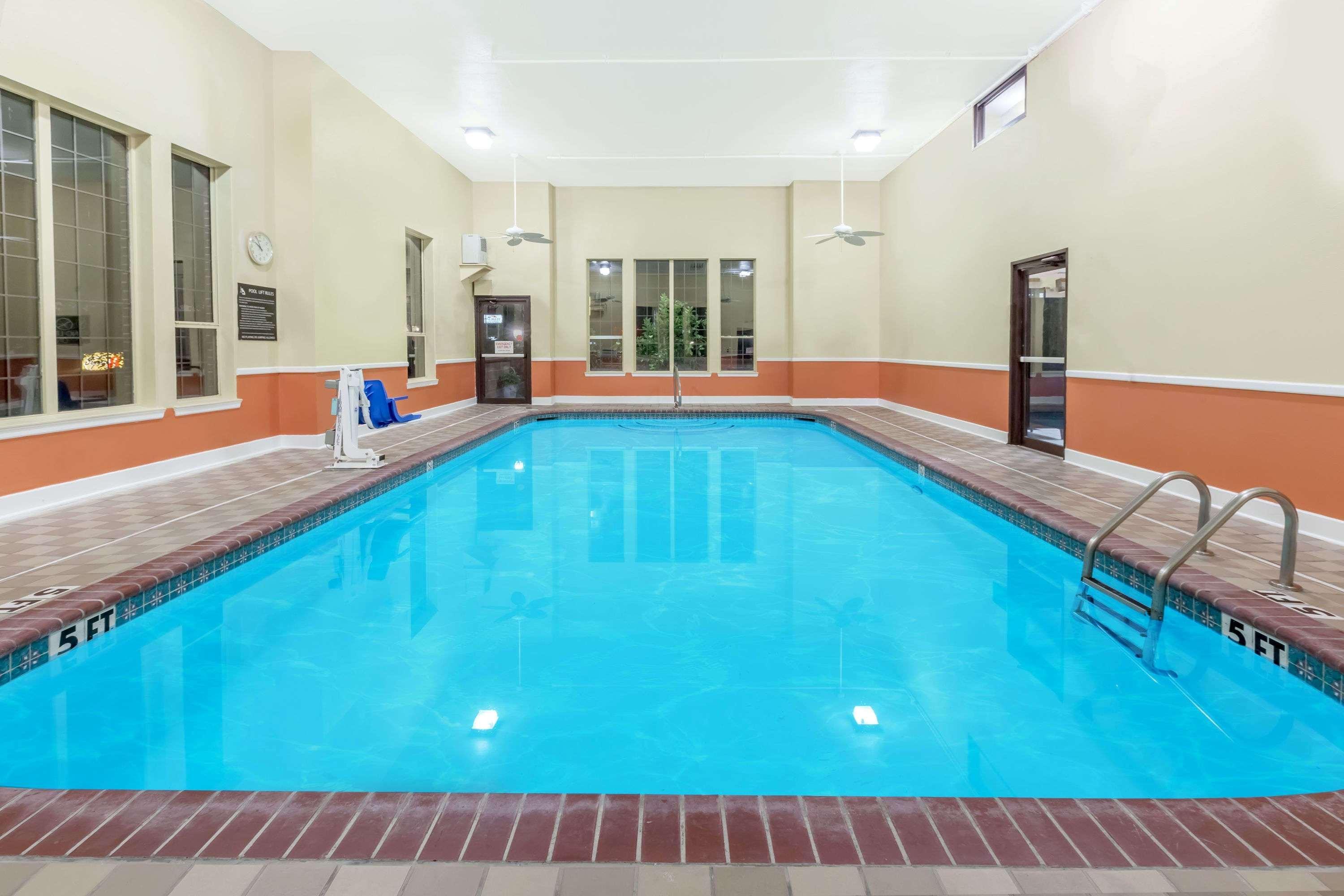 Super 8 By Wyndham Pine Bluff Hotel Exterior photo