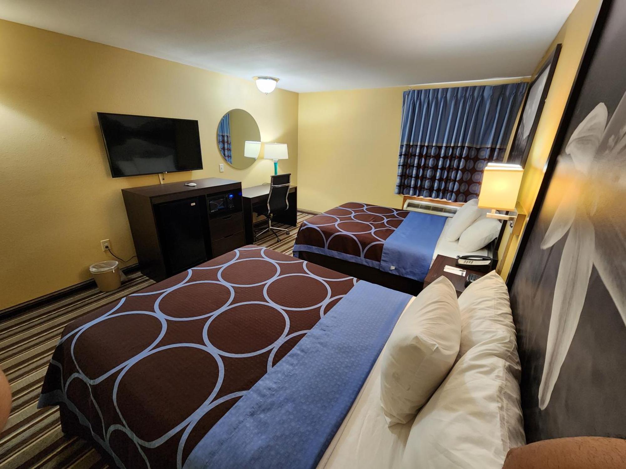 Super 8 By Wyndham Pine Bluff Hotel Exterior photo