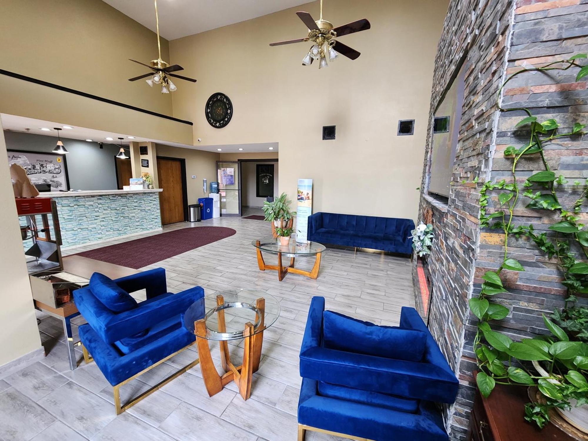 Super 8 By Wyndham Pine Bluff Hotel Exterior photo