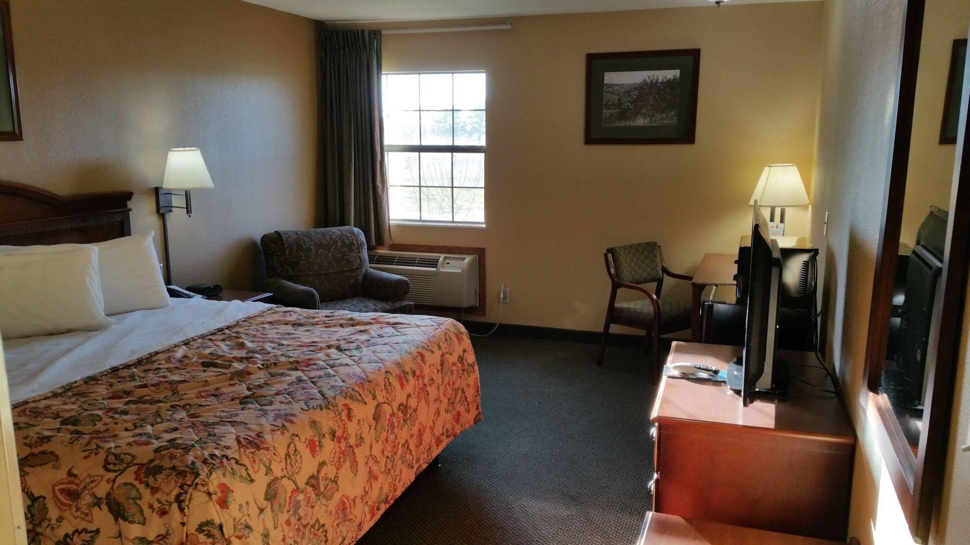 Super 8 By Wyndham Pine Bluff Hotel Exterior photo